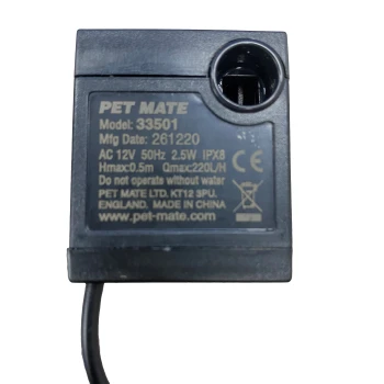 Schwarzes Netzteil mit der Bezeichnung "PET MATE Modell: 33501," mit Spezifikationen wie AC 12V, 2.5W und IPX8-Bewertung.
