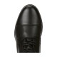 Schwarzer Leder-Dressschuh mit polierter Spitze und Schnürsenkeln, von oben betrachtet.
