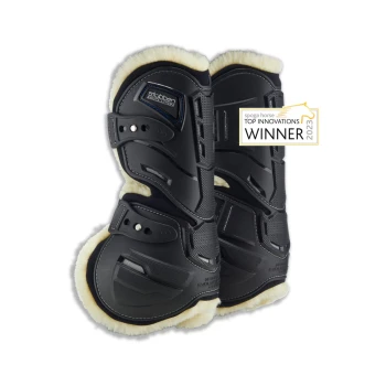 Schwarze Pferdeboots mit weichem weißen Fleecefutter, mit dem Stubben-Logo und einem 'Top Innovations Winner 2023'-Abzeichen.