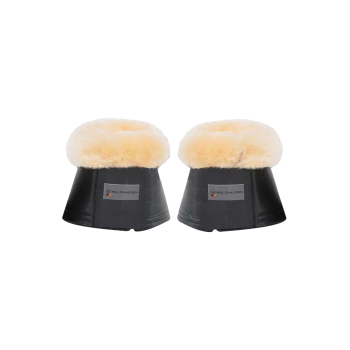 Schwarze Pferdestiefel mit einem weichen, cremefarbenen Fleece-Futter, mit dem Logo "WALDHAUSEN" an der Seite.