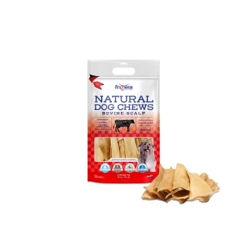 Natürliche Hundekauartikel Bovine Scalp Verpackung mit luftgetrockneten Kauartikeln, mit einer Kuhgrafik und Text, der 100% natürliche Zutaten hervorhebt.