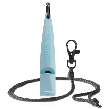 Hellblene ACME 211.5 Hundepfeife mit schwarzem Lanyard und Clip auf weißem Hintergrund.