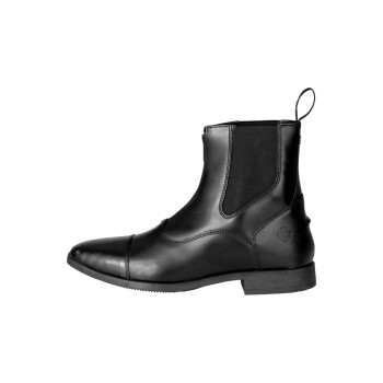 Schwarze Reitstiefelette mit elastischen Seitenpaneelen und einer Schlaufe, mit einer spitzen Zehe und einem niedrigen Absatz.