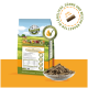 Eine Tüte BELLFOR "NATURGUT-SCHMAUS" Haustierfutter mit einer Schüssel weicher Pellets in einer malerischen ländlichen Umgebung.