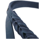Nahaufnahme eines dunkelblauen geflochtenen Lederhalsbands für Hunde, das seine Textur und Handwerkskunst zeigt.