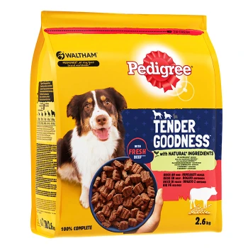 Eine gelbe Tüte Pedigree-Hundefutter mit einem lächelnden Hund auf der Vorderseite, beschriftet mit 'Tender Goodness' und frischem Rindfleisch sowie natürlichen Zutaten, 2,6 kg.
