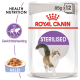 Royal Canin Sterilised kattenvoer zakje, 85g x 12, met een illustratie van een pluizige kat, met tekst die gezonde voeding en gewichtsbeheer benadrukt.