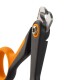Nahaufnahme eines schwarz-orangefarbenen Krallenschneiders für Haustiere mit Klinge aus Edelstahl und ergonomischen Griffen.