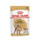 Pochette de nourriture pour chien adulte Royal Canin Poodle, 85g, présentant une illustration de caniche et un texte mettant en avant les bienfaits pour la santé du pelage.
