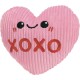 Rosa herzförmiges Plüschspielzeug für Haustiere mit lächelndem Gesicht und "XOXO" in roten Buchstaben bestickt.