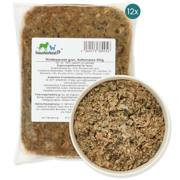 Hundfutterverpackung mit dem Etikett "Rinderpansen grün, 500g" und Nährwertangaben, neben einer Schüssel mit dem Futter.