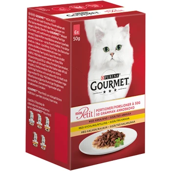 Rote und weiße Schachtel mit Purina Gourmet Mon Petit Katzenfutter mit einer flauschigen weißen Katze, die sechs 50g Portionen mit Ente und Huhn enthält.