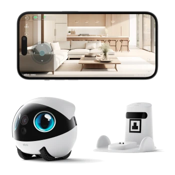 Weiß-schwarzer Haustierkamera-Roboter mit blauem Auge, Ladestation und Smartphone-Anzeige des Wohnzimmers; sichtbarer Text 'ebo'.