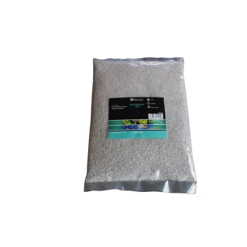 Eine 5 kg Tüte Ocean White Sand für Aquarien, mit einem schwarzen Etikett mit bunten Wasserpflanzen und Produktdetails.