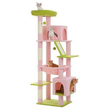 Mehrstöckiger rosa-grüner Katzenbaum mit vier Katzen, die auf verschiedenen Plattformen und Höhlen entspannen und spielen.