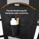 Kurgo Tierzubehör in Schwarz mit orangefarbenen Akzenten, hält eine Wasserflasche und Hundeleckerli, mit dem Text "Flaschenhalterung für Getränke oder Leckerlies."
