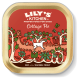 Emballage coloré de nourriture pour chiens "Lily's Kitchen Cottage Pie" avec un chien blanc dans un jardin, présentant "Boeuf avec un mélange de légumes."