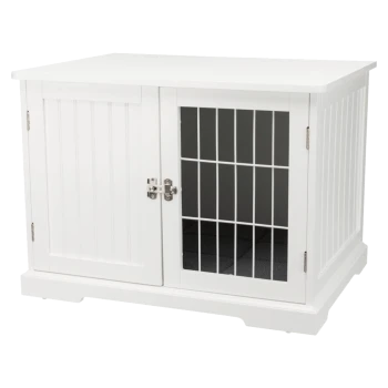 Weiße Holzhundekiste mit einem Latten-Design, mit einem sicheren Riegel und einer offenen Vorderseite mit Metallstäben zur Belüftung.