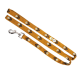 Eine stilvolle gelbe Hundeleine mit einem Zickzackmuster in Schwarz und Weiß, mit einem Metallclip zur Befestigung.