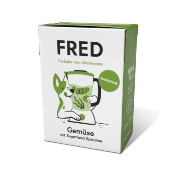 Kartons von FRED Haustier-Smoothie mit einem Cartoon-Hund und einem Mixer, beschriftet "Gemüse mit Superfood Spirulina."