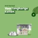 Anti-haarbal kattenvoer verpakking van Almo Nature, ontworpen voor langharige katten, met rundvlees- en kip smaken, met een metalen kom ernaast.