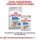 Royal Canin Light Weight Care hondenvoeding verpakking, met een zak droogvoer gelabeld 'MINI' en een zak natvoer, met tekst die gewichtsbeheer promoot.