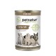 Dosen-Hundfutter "Pferd Pur" mit Leinsamenöl, mit fünf Hunden und Etiketten, die "ohne Konservierungsstoffe" und "ohne Geschmacksverstärker" angeben.