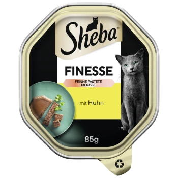 Opakowanie karmy dla kotów Sheba Finesse z musem z kurczaka, 85g, oraz talerzem z produktem z ziołami.