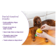 Eine Person hält ein gelbes Zahnpflege-Spielzeug mit einem grünen Seil, während ein brauner Hund in der Nähe sitzt. Der Text hebt die zahnmedizinischen Vorteile und Eigenschaften hervor.