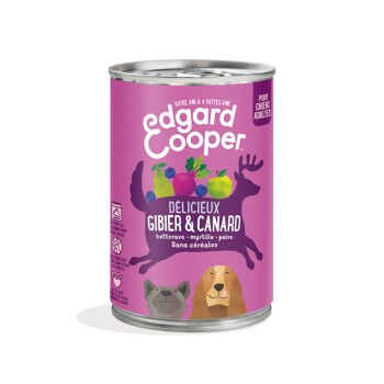 Boîte de nourriture pour chien Edgard Cooper avec une étiquette violette, étiquetée "Délicieux Gibier & Canard," avec des illustrations d'un cerf, de légumes et de deux chiens.