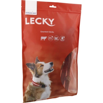 Rote Verpackung für Lecky Gourmet-Sticks für Hunde, mit einem glücklichen Hund mit einem Halsband, und Symbolen, die 100% natürliche Zutaten und Rindfleisch anzeigen.