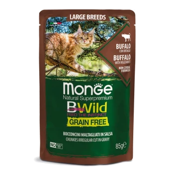 Tüte Monge BWild Katzenfutter für große Rassen, mit Büffel und Gemüse, getreidefrei, 85g, mit einem Katzenbild und dem Text 'Feed the Instinct.'