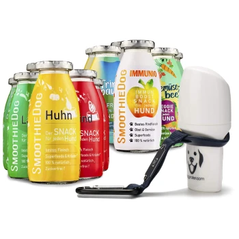 Bunte "SmoothieDog" Smoothie-Flaschen für Hunde in Huhn- und Gemüsegeschmack, mit einem tragbaren Hundeleckerli-Roller.