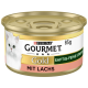 Purina Gourmet Gold Katzenfutterdose, 85 g, mit einer weißen Katze auf dem Etikett, mit dem Text "Mit Lachs", der auf den Lachsgeschmack hinweist.