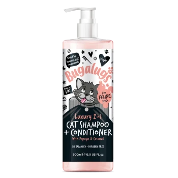 Flasche Bugalugs Luxury 2-in-1 Katzen-Shampoo und -Conditioner mit Papaya und Kokosnuss, mit einer Cartoon-Katze und veganem Etikett.