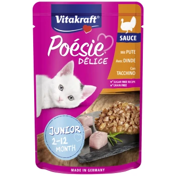Pochette de nourriture pour chats avec un chaton blanc, étiquetée "Vitakraft Poésie Délice Sauce", présentant de la dinde, "Sans sucre", "Sans céréales", et "Junior 2-12 mois."