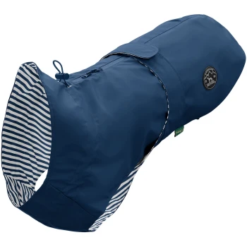 Marineblauer Hunderegenmantel mit gestreiftem Innenfutter, mit einem Logo-Patch und verstellbarem Verschluss.