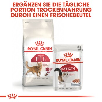 Royal Canin Katzenfutterverpackung, die einen Regular Fit Trockenfutterbeutel und einen Instinctive Nassfutterbeutel zeigt, mit deutschem Text zur täglichen Fütterung.