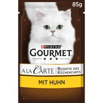Purina Gourmet A La Carte Katzenfutterbeutel mit einer weißen Katze mit grünen Augen, beschriftet mit "Mit Huhn" (mit Huhn), 85g.