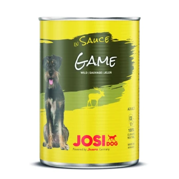 Dosen-Hundefutter mit der Aufschrift "JOSI DOG" in gelber Verpackung, mit einem Hund und einem Reh-Grafik, mit "IN SAUCE GAME" und "ADULT"-Text.