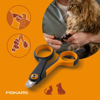 Fiskars orange‑schwarze Haustier‑Krallenschere, Einsatzfoto mit Händen, die Katzennägel schneiden, Gebrauchssymbole und Katzen/Hund‑Silhouetten