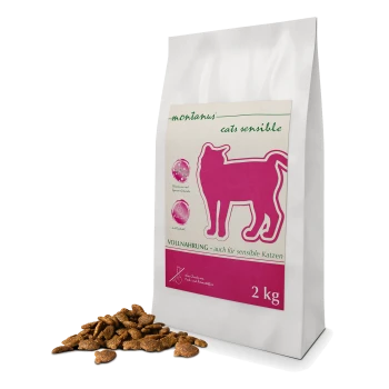 Eine 2 kg Tüte Katzenfutter mit der Aufschrift 'montanus cats sensible', die eine pinke Silhouette einer Katze zeigt, mit Text, der angibt, dass es für empfindliche Katzen geeignet ist.