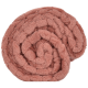 Eine weiche, gerollte Haustierdecke in einem staubigen Rosaton, mit einer plüschigen Textur, die ideal für den Komfort von Haustieren ist.
