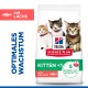 Hill's Science Plan Kätzchenfutterbeutel mit drei Kätzchen; Beschriftungen: KITTEN <1, mit Lachs, 5 wesentliche Vorteile.