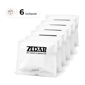Sechs weiße ZEDAR-Geruchsvernichter-Sachets; Vorderseite mit Aufschrift ‚ZEDAR PET ODOR ELIMINATOR‘ und Badge ‚6 Duftpods‘