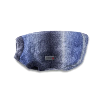Blauer Ombré-Fleece-Hundepullover mit schwarzem 'WOLTERS'-Label.