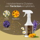 PFERDEGOLD-Sprühflasche mit Kamille, Ringelblume und Lavendel; deutscher Text: 'Handverlesene Zutaten, von Tierärzten empfohlen'.