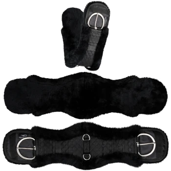 Schwarzer fleecegefütterter Gurt mit Edelstahl-Schnallen, der eine gesteppten Textur und weiche Kanten für Komfort bietet.