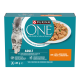 Purina ONE Katzenfutterverpackung mit einer grauen Katze, mit einem Teller Huhn und grünen Bohnen. Der Text hebt die Erwachsenenformel und Gesundheitsvorteile hervor.