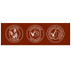Drei kreisförmige Icons auf braunem Hintergrund: "Glutenfrei" mit Weizen, "Proteinanteil" mit einem Häkchen und "Schmackhaft" mit einem Häkchen.